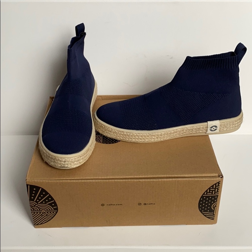 Nib Nalho  TAJ yoga mat sneaker shoes